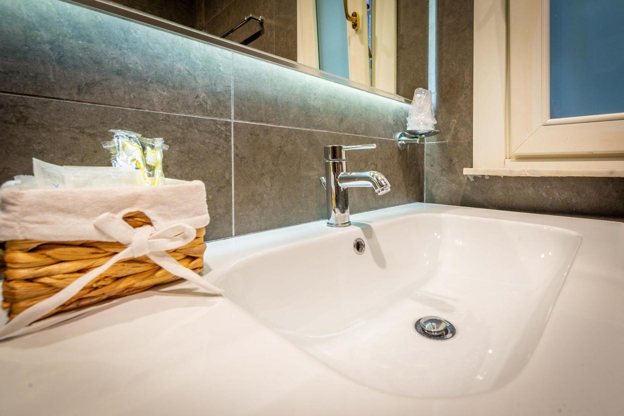 Отель Andenis Tiber House Рим Экстерьер фото