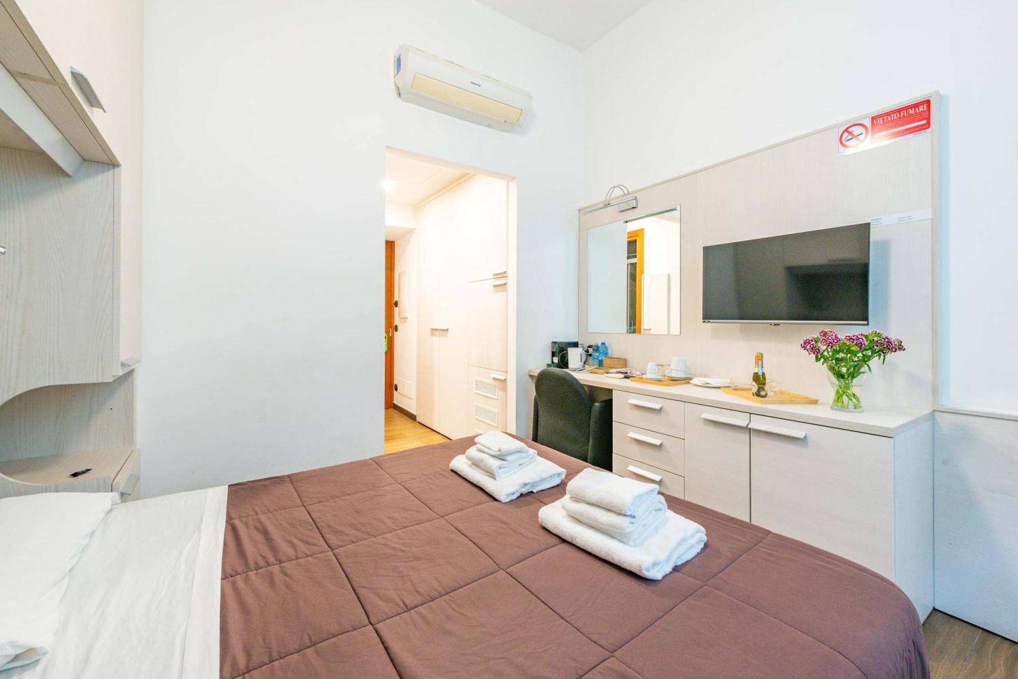 Отель Andenis Tiber House Рим Экстерьер фото