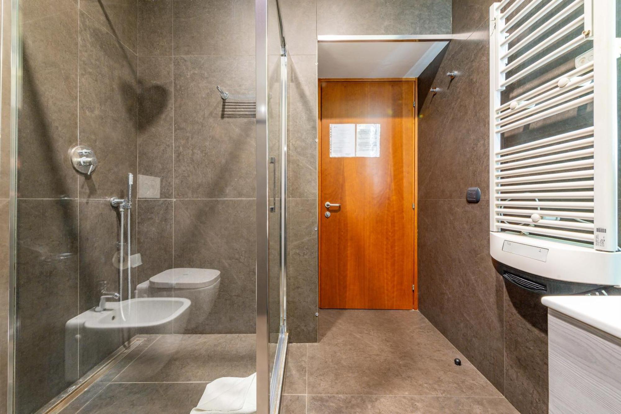 Отель Andenis Tiber House Рим Экстерьер фото
