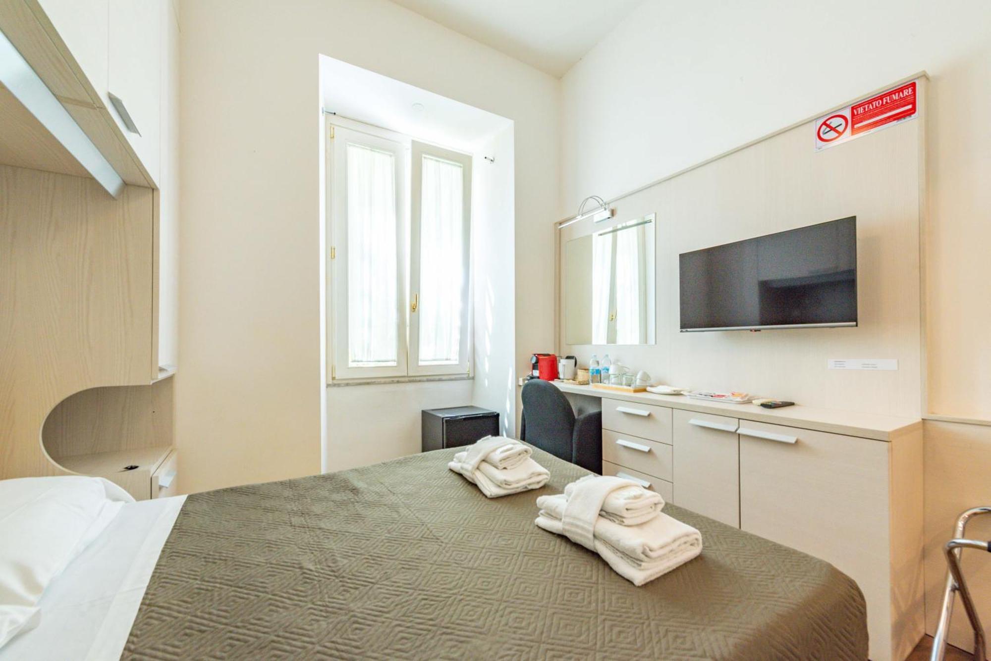 Отель Andenis Tiber House Рим Экстерьер фото