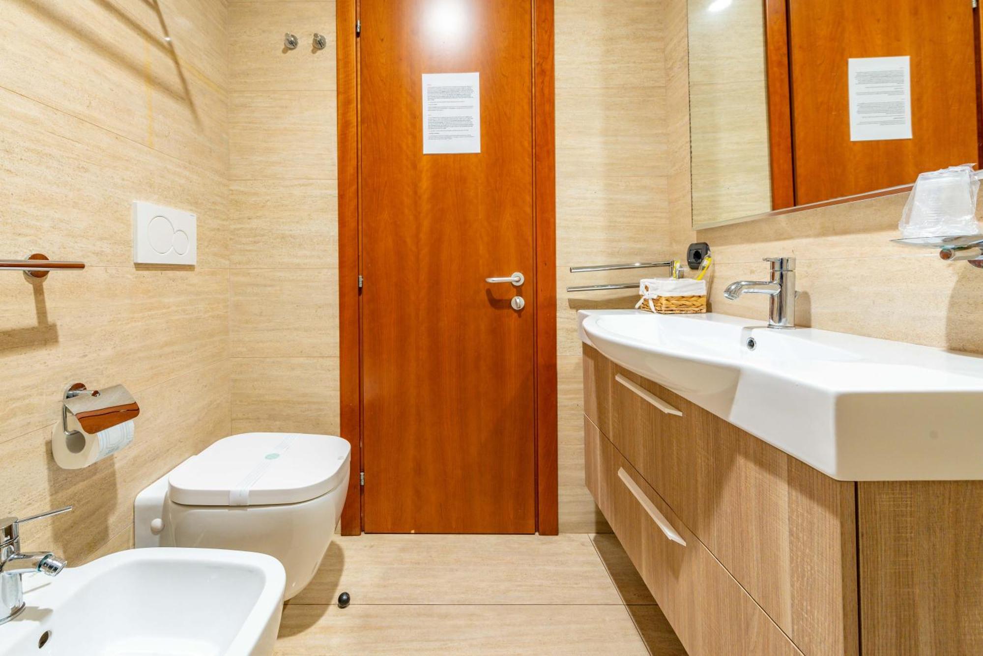 Отель Andenis Tiber House Рим Экстерьер фото