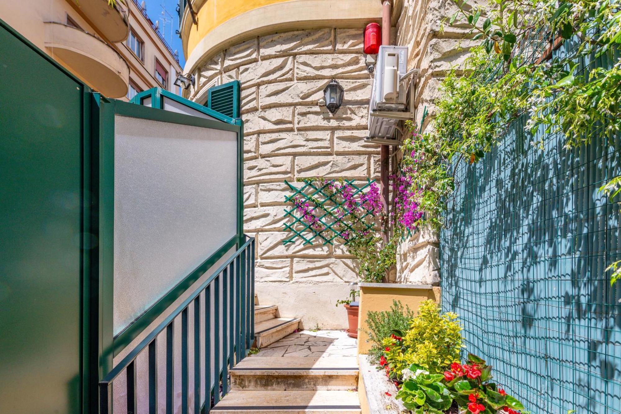 Отель Andenis Tiber House Рим Экстерьер фото